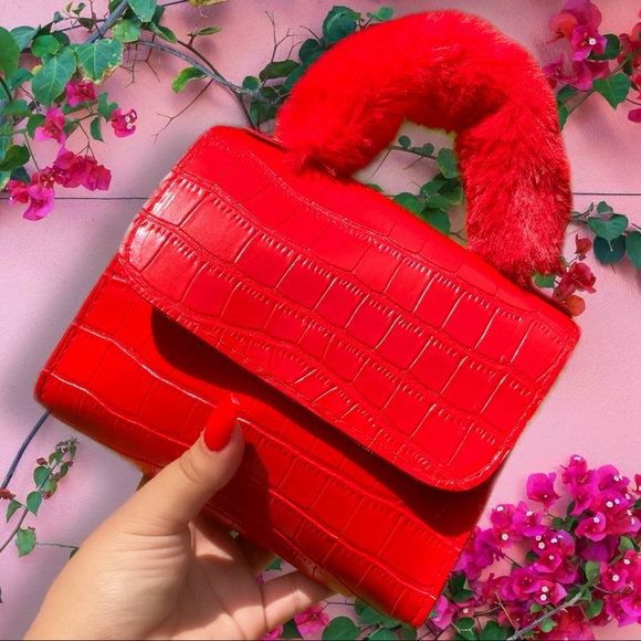 Red Purse - Picture 2 of 8